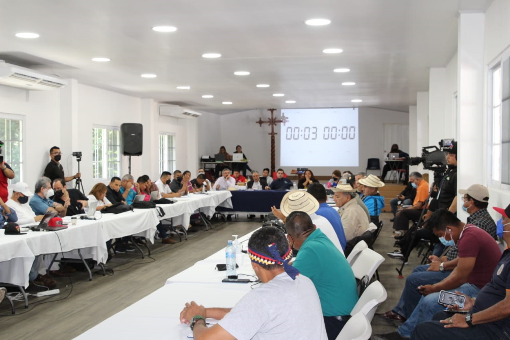 Gremios docentes advierten especulación de precios en la canasta básica, tras firma de acuerdo