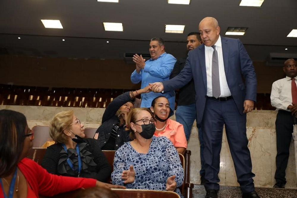 Alcaldes, representantes y suplentes, podrán ejercer su función en cargos institucionales en los que estaban nombrados antes de ser electos