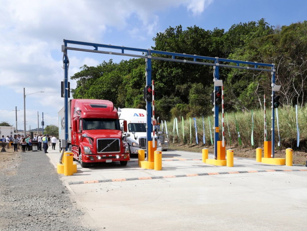 Transportistas piden que vía canalera sea evaluada como alivio temporal al tranque en el Oeste