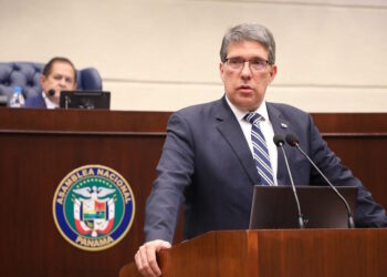 Ducruet se compromete a no firmar permisos de construcción que redoble el problema de agua en Panamá Oeste