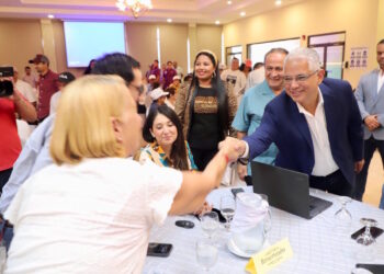 Partido Panameñista arranca su campaña política y presenta su propuesta de un tren hasta David