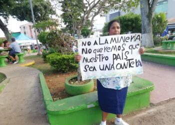 En La Chorrera marchan contra el contrato minero