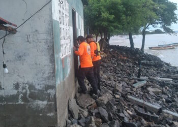 Reubican en albergue familias afectada por mareas altas en Puerto Caimito