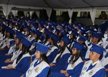 Estudiantes que aprobaron primer y segundo trimestre con nota mayor de 3.0, recibirán sus diplomas
