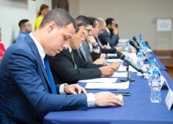 Ajustes al salario mínimo entrarían la segunda quincena de enero