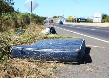Piden a la población chorrerana no arrojar basura a orillas de calle