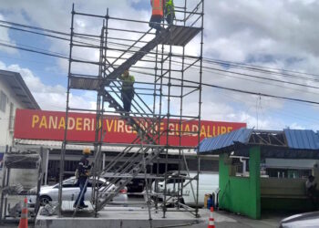 Improvisan paso peatonal en el Viaducto de La Pesa