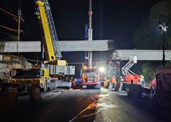 Avanza construcción de puente peatonal en el “Corredor de Playas”