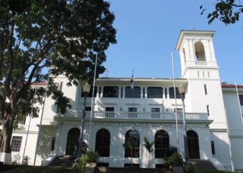 Minsa advierte a dueños de clínicas privadas en Panamá Oeste