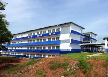 Director expone la falta de mantenimiento en la Escuela Pedro Pablo Sánchez