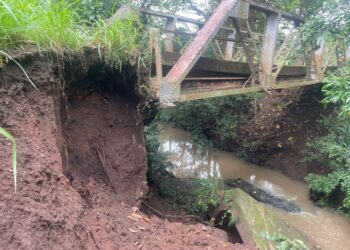 Comunidades en riesgo por uso de puentes inhabilitados