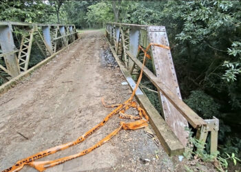 En la comunidad de Villa Carmen, puente vehicular amenaza con colapsar