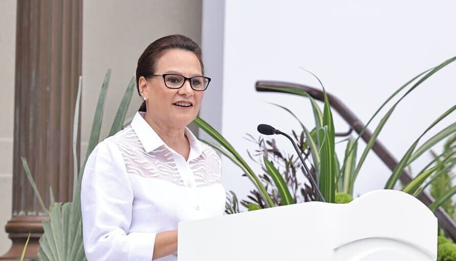 Ilya de Marotta asume hoy la administración del Canal de Panamá