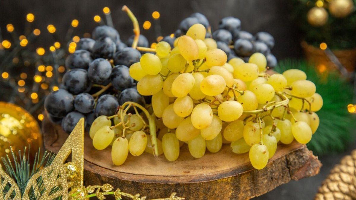 asi-debes-hacer-el-ritual-de-las-12-uvas-para-atraer-la-prosperidad-en-ano-nuevo-1215935